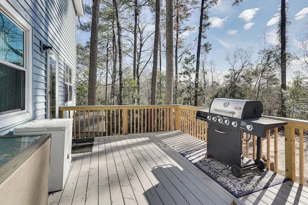 8 Mi to Augusta National: Group Getaway w/ Deck