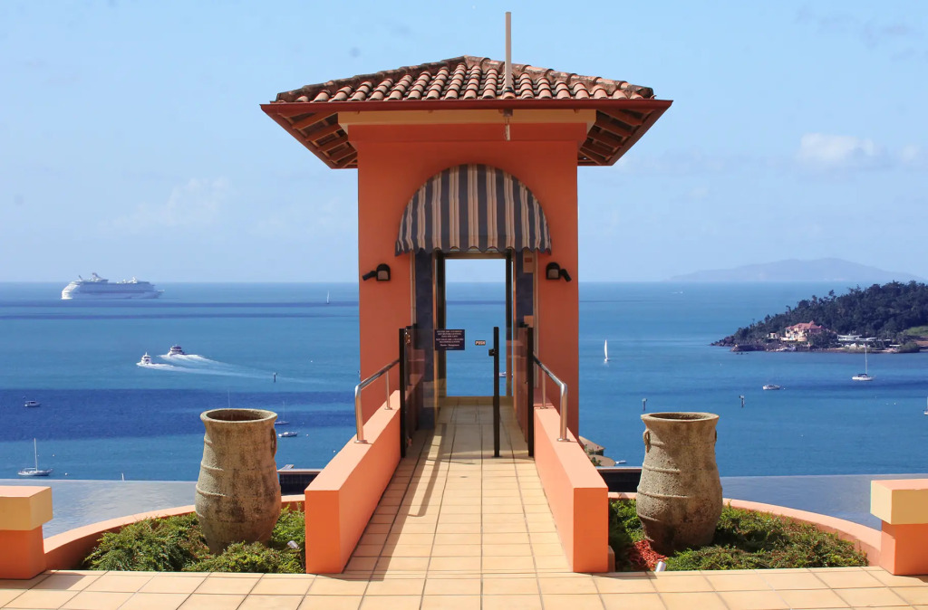 三房豪華四間套房，帶有海景雙床