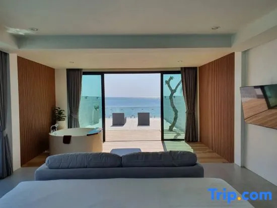 Люкс Deluxe oceanfront в Rattana Pura Beach Resort