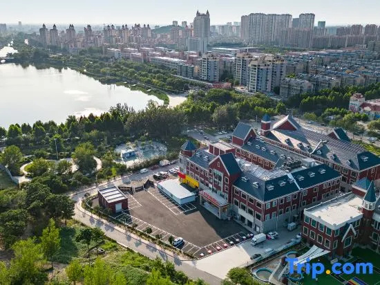 Vienna Classic Hotel (Jiaxiang No. 1 Middle School Deli Plaza) in Jining