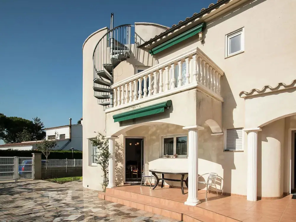 Holiday Home With Private Pool in Sant Pere Pescador