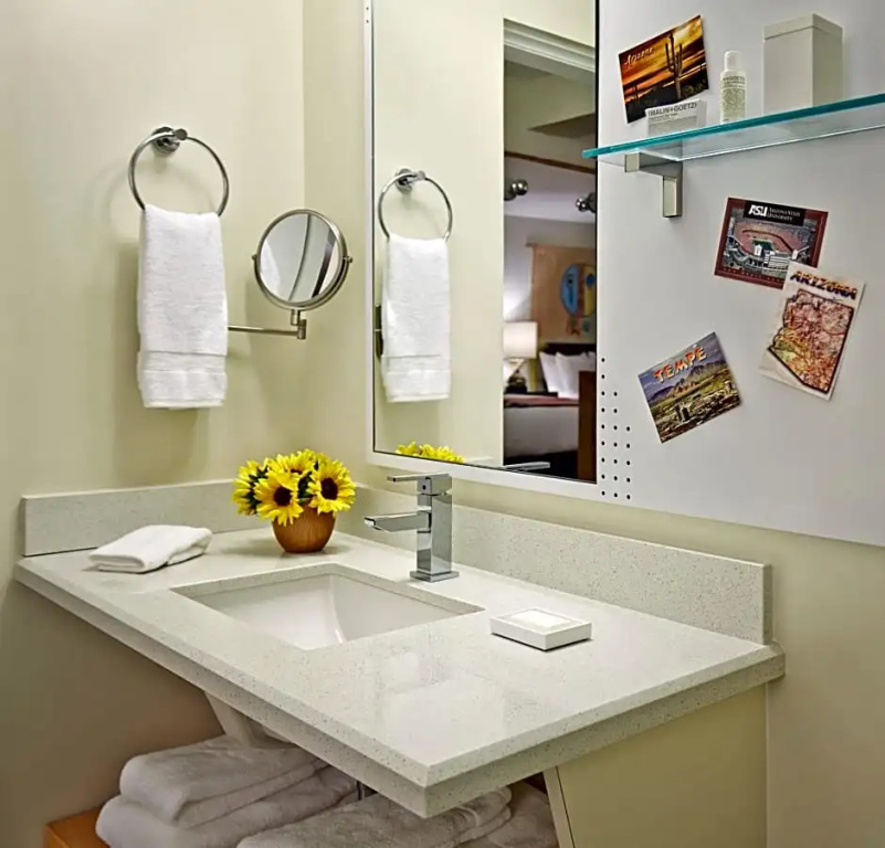 Standard Double room with city view (full double bed)