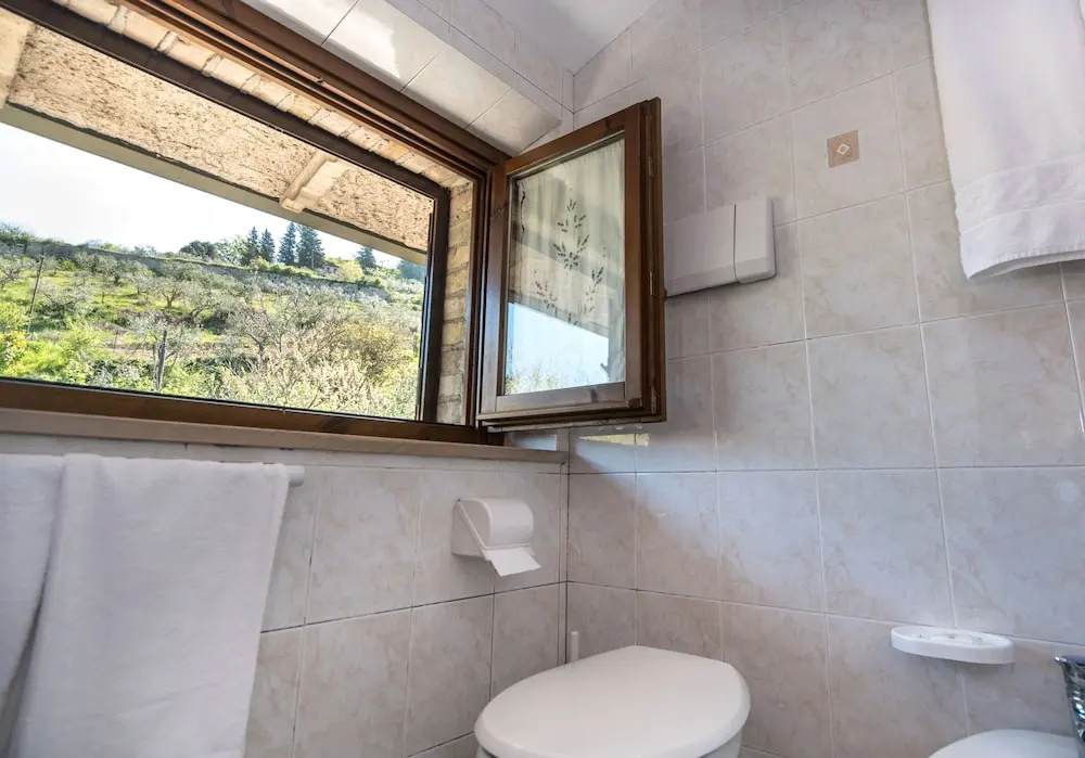 Standard Quadruple room with garden view