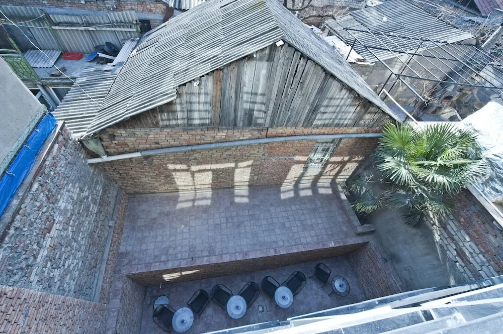 Hotel 27