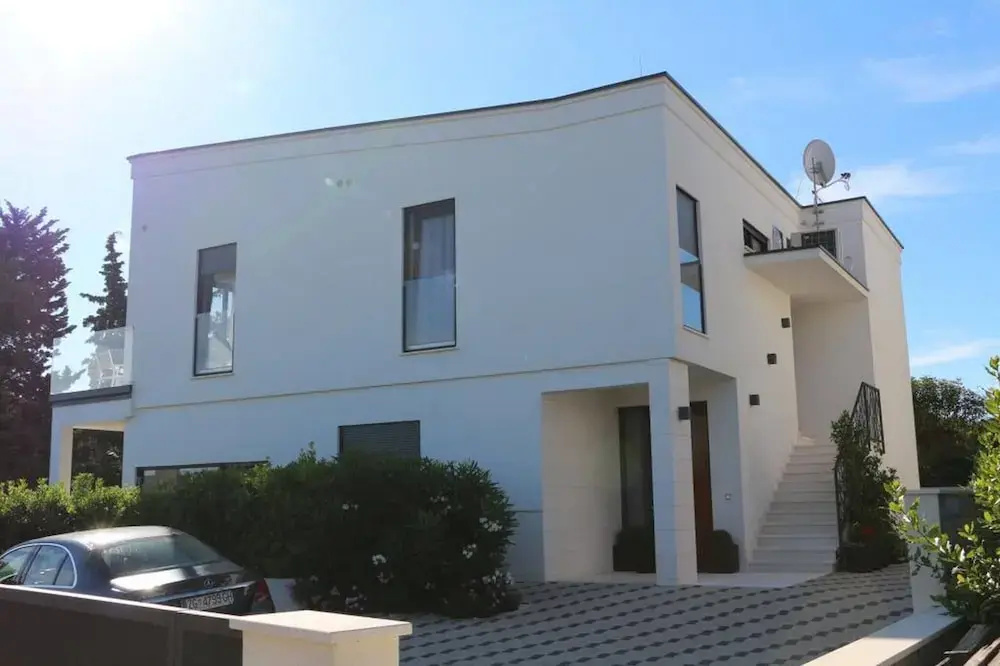Charming One-bedroom Apartment in Ugljan
