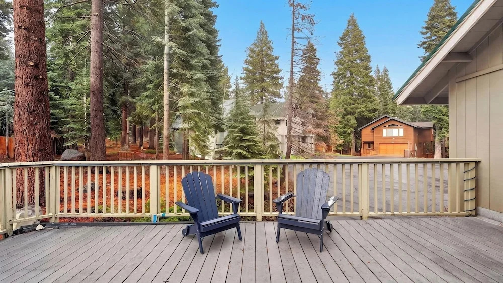 Incline Pines Retreat by Avantstay Private Hot Tub + Wraparound Deck + Views Near Dining and Shops