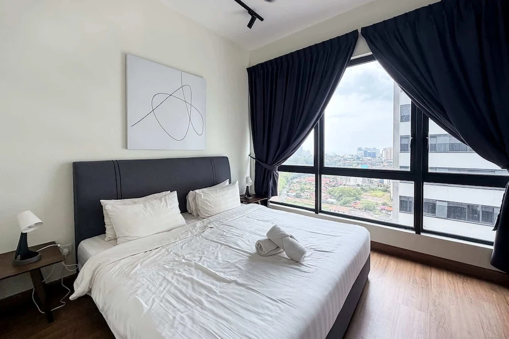Modern Family Duplex for 6, Near Jonker St