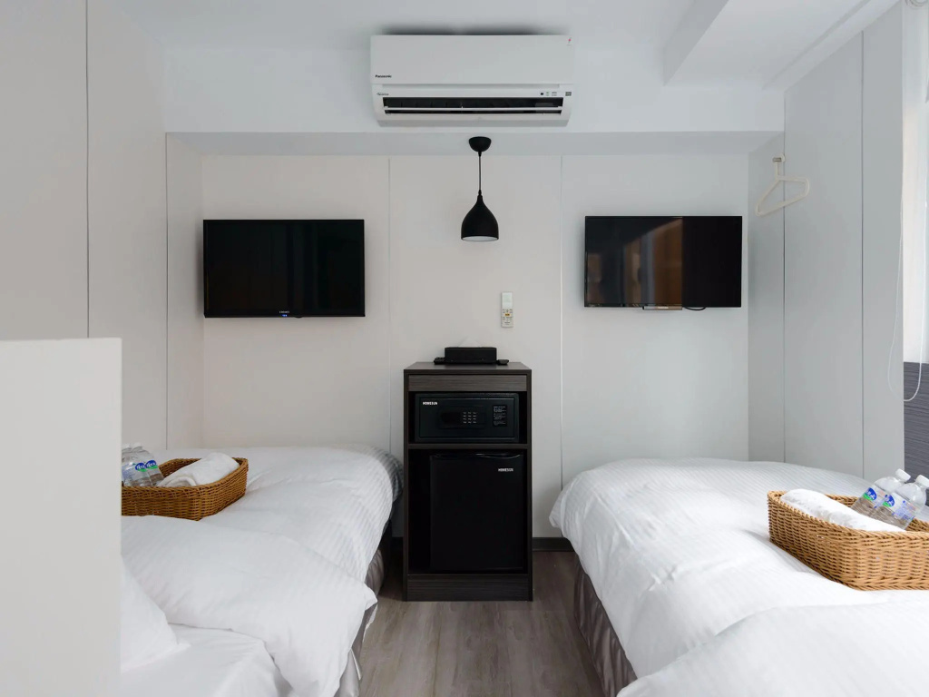 Standard Triple room