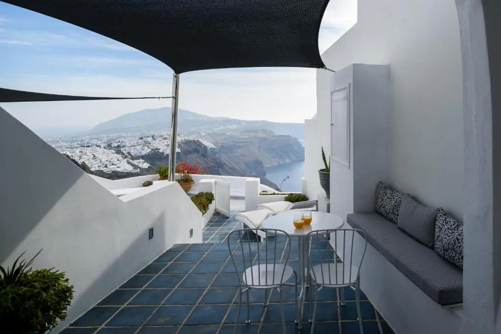 Suite with mountain view