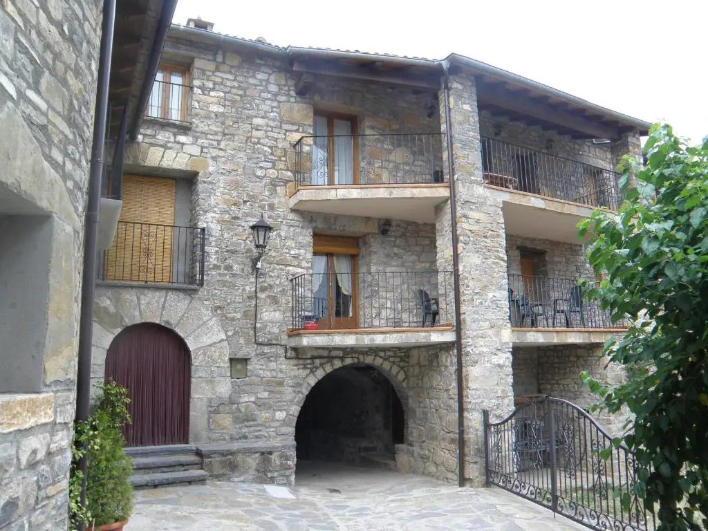 3 Bedrooms Apartment