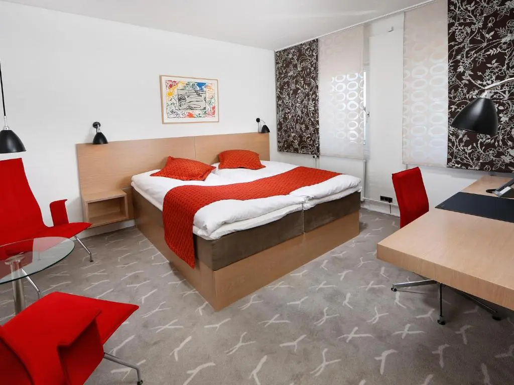 Business Double room (full double bed)