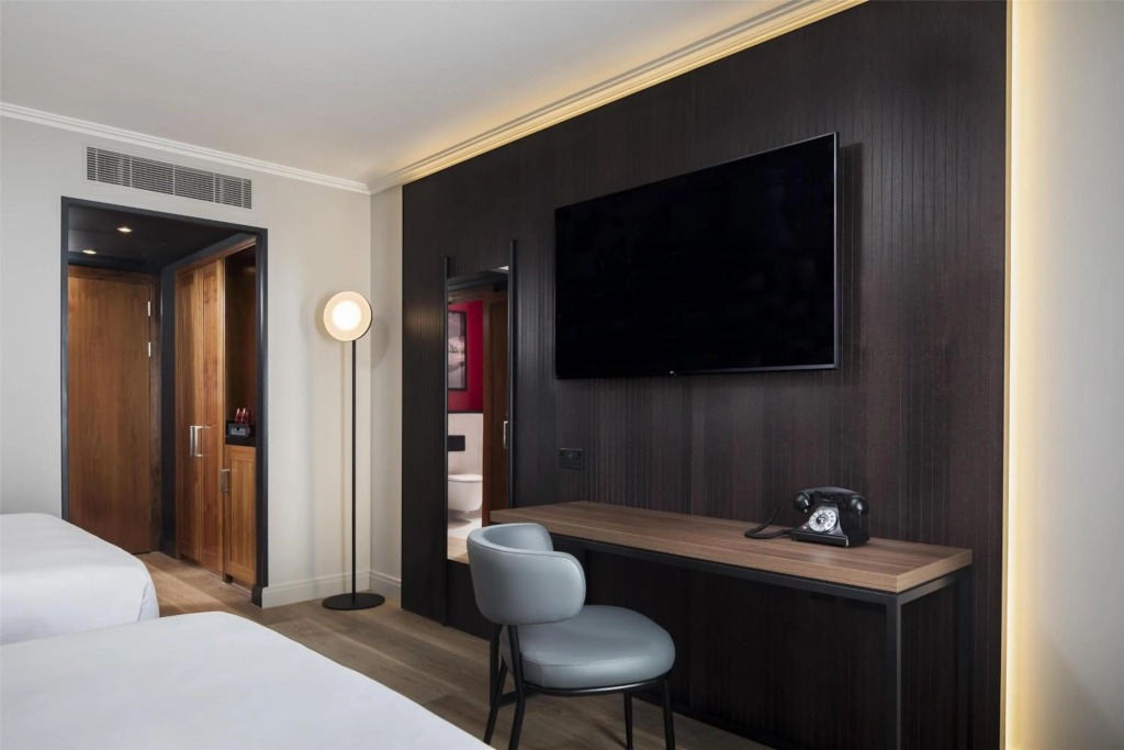 Отель Radisson RED London Twickenham в Лондоне