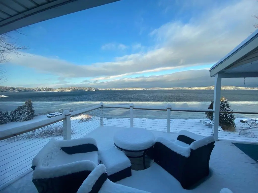 38 West Lake