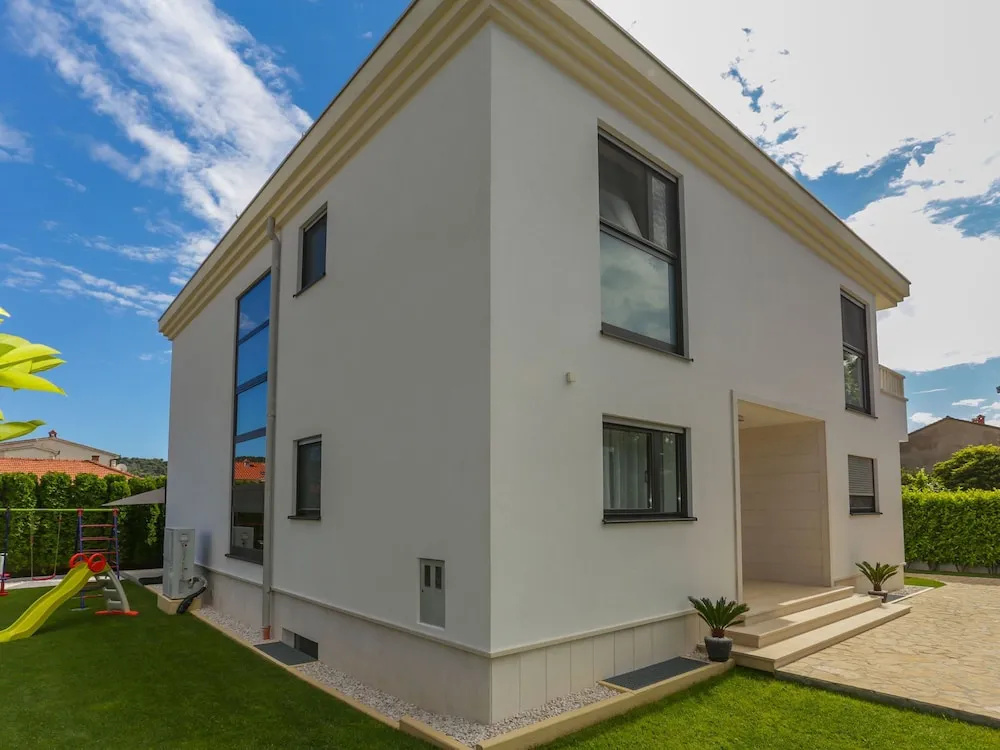 Plush Villa in Trogir With Sauna & Whirlpool