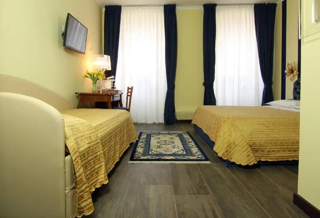 Standard Triple room