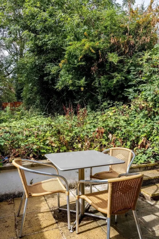 1-bedroom Apartment With Private Garden