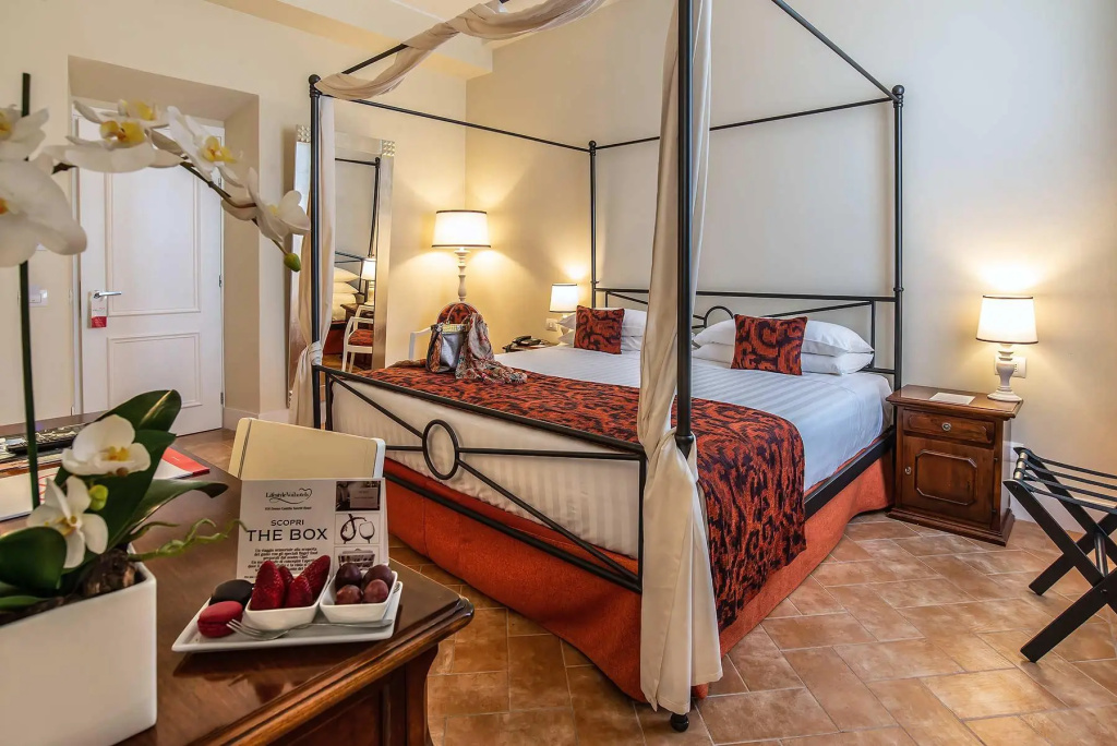 Classic Double room (full double bed)