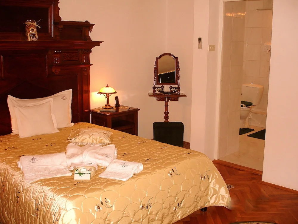 Superior Double room with balcony (full double bed)