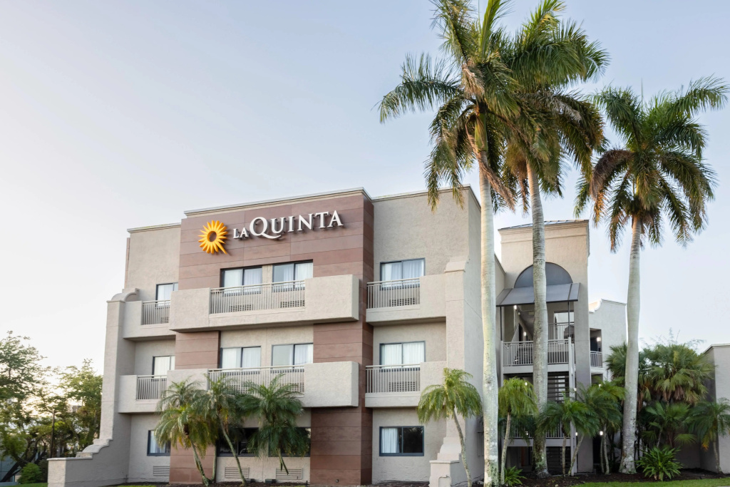 La Quinta Inn & Suites by Wyndham Ft. Myers-Sanibel Gateway