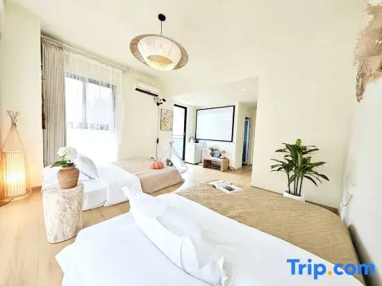 Standard room with balcony and with city view