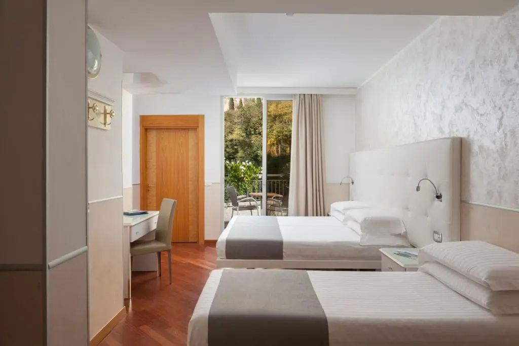 Standard Triple room with balcony