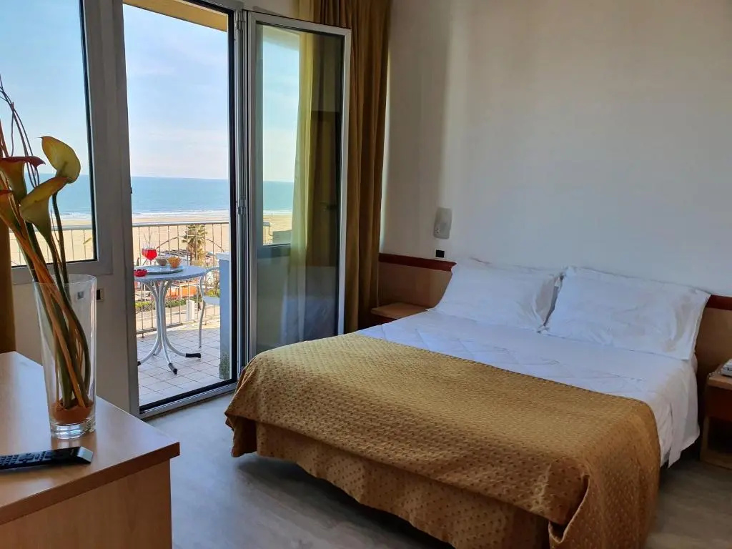 Standard Double room with sea view (full double bed)