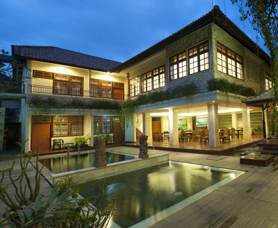 Catur Adi Putra Hotel — фото