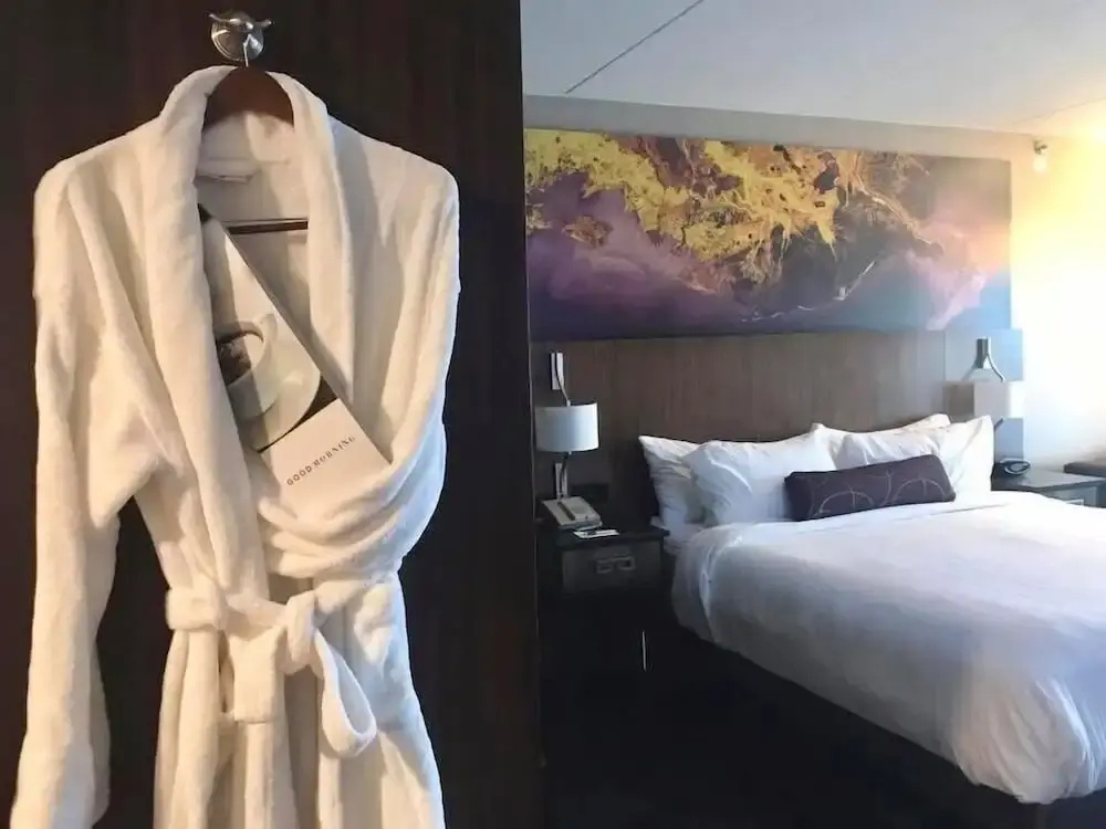 Standard Quadruple room with city view
