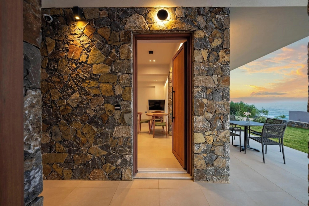 Evelmare Beachfront Apartments