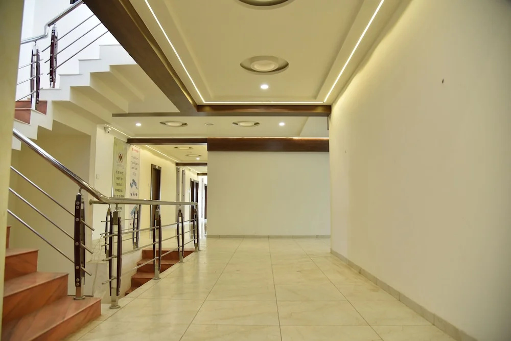 Lobby & Reception
