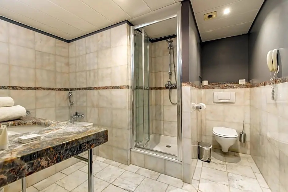 Le Pera Hotel 102