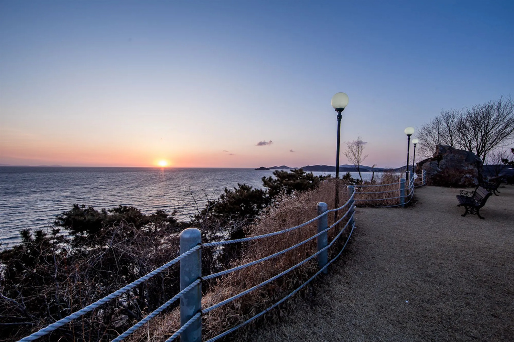 Beach & Waterfront