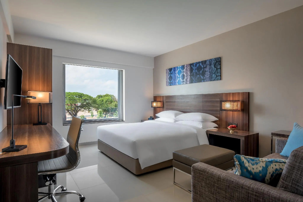 Standard room with pool view