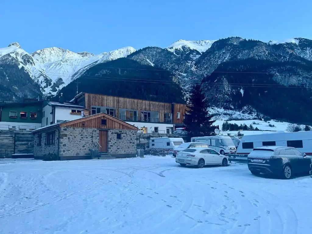 2 Bedrooms Chalet