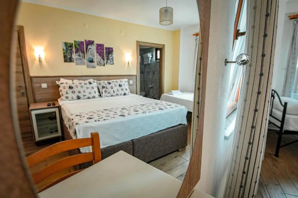 Standard Triple room
