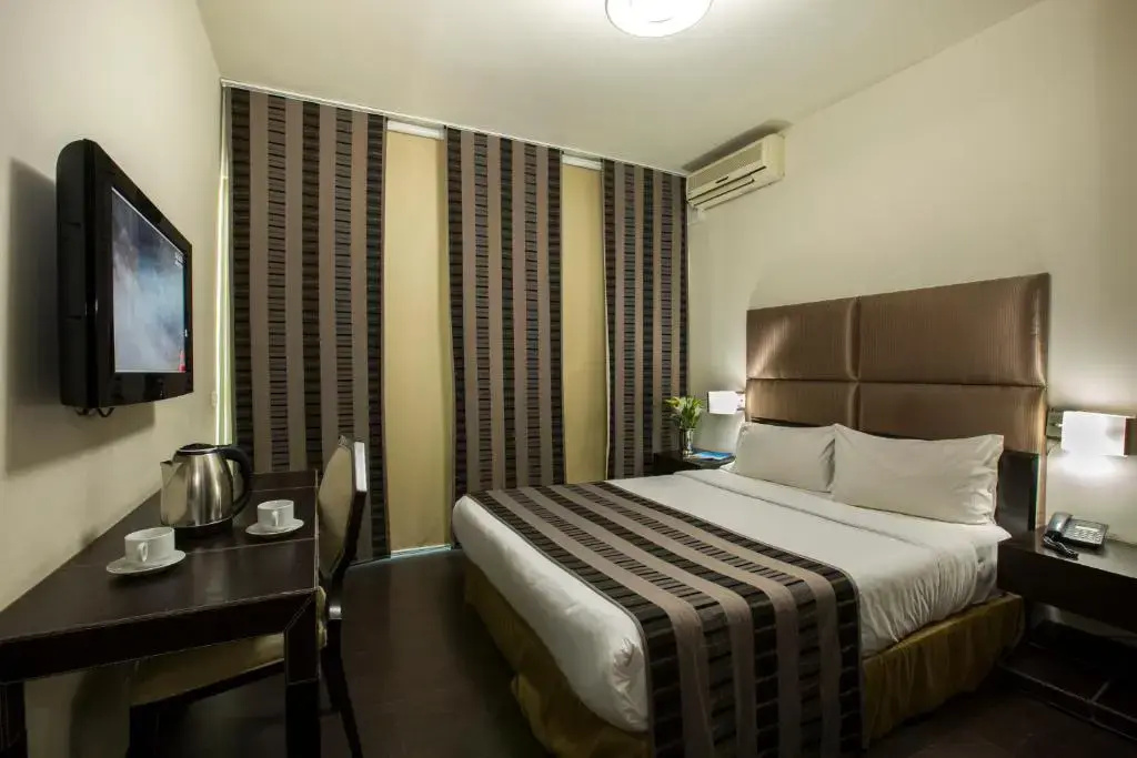 Deluxe Double room (full double bed)