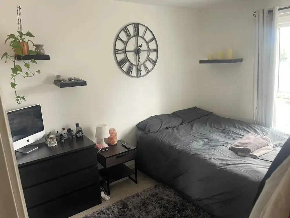 Apartment Sleeps 4 With Free Parking