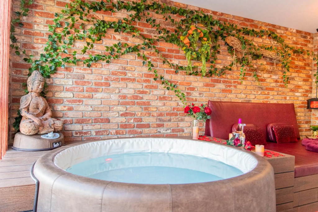 Jacuzzi - Love - BDSM - Extra Luxury - EV chargger - Valentine's Day - Red Room - Flexible SelfCheckIns 28