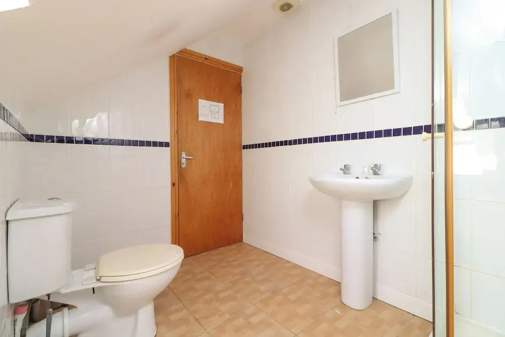 Pebbles Guest House - Flat 5