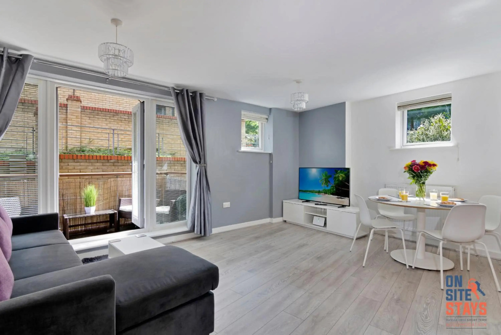 2 bed apt, en suite, Balcony, Wifi, 2 x parking