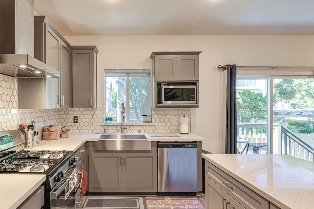Spacious Family Home in Stockton - Pets Welcome! - фото 6