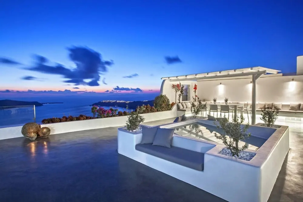 Immaculate 5-bed With Pool - Villa Eros Sea