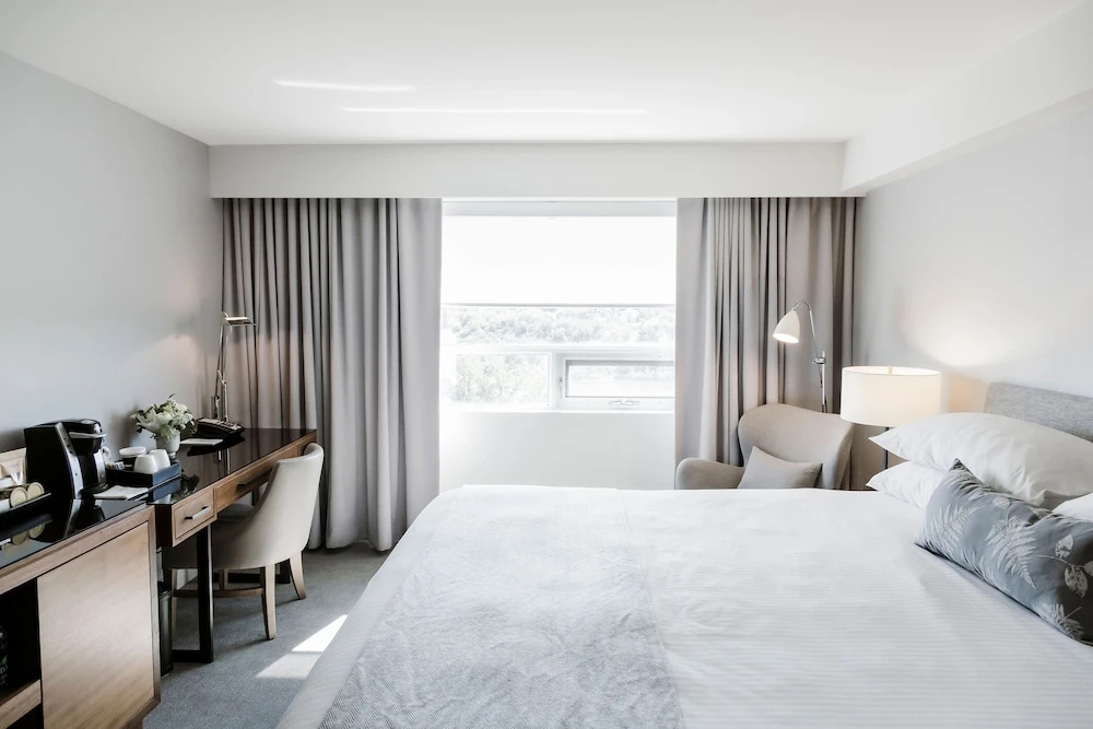 Classic Double room with city view (full double bed)