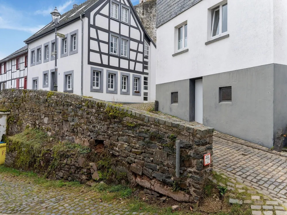 Modern Apartment In Reifferscheid With Garden