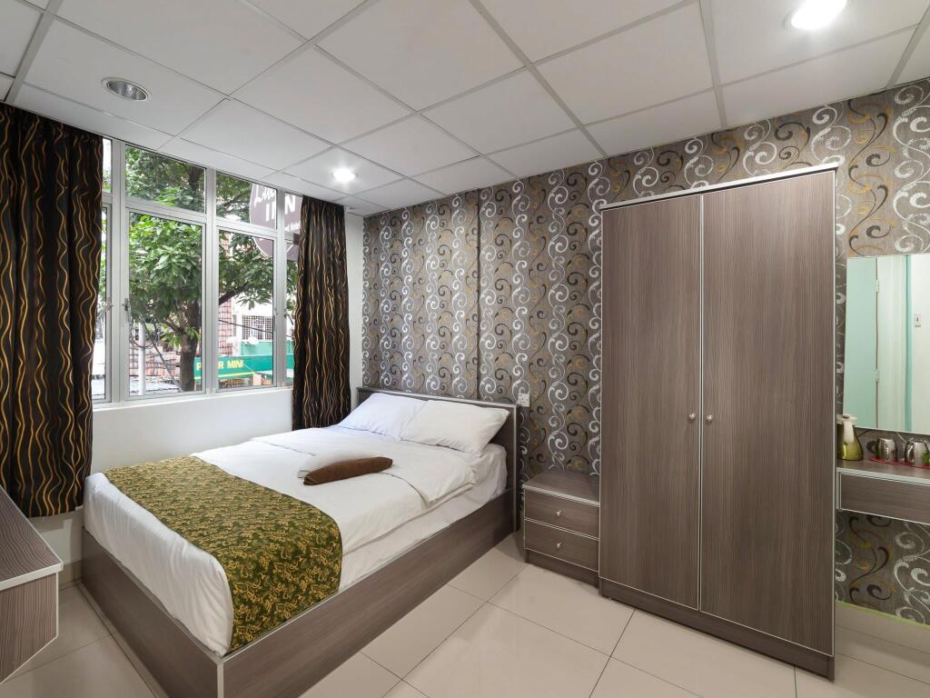 Lacomme Inn