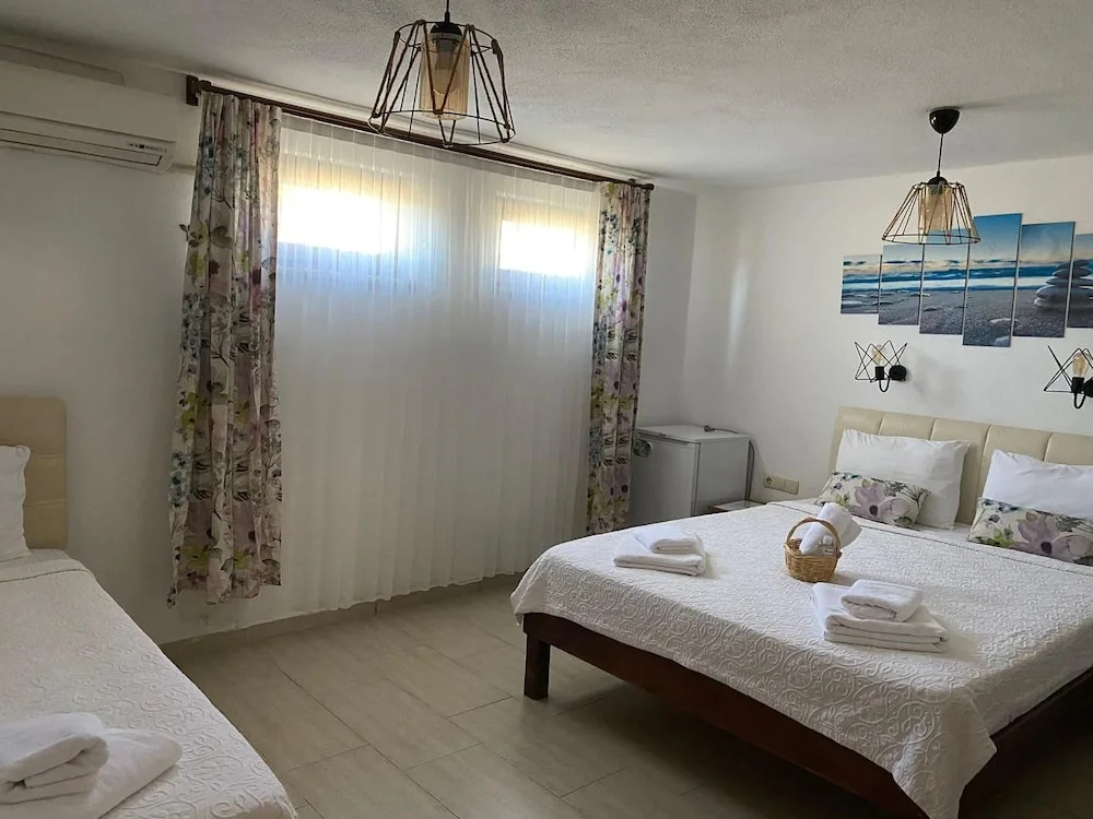 Economy Triple Basement room