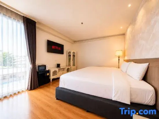 Deluxe Double room (full double bed)