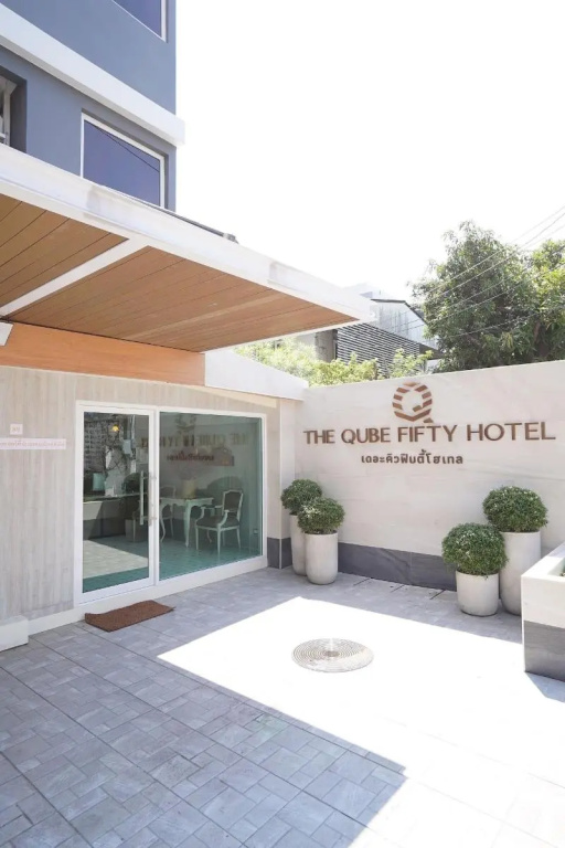 The Qube Fifty Hotel — фото