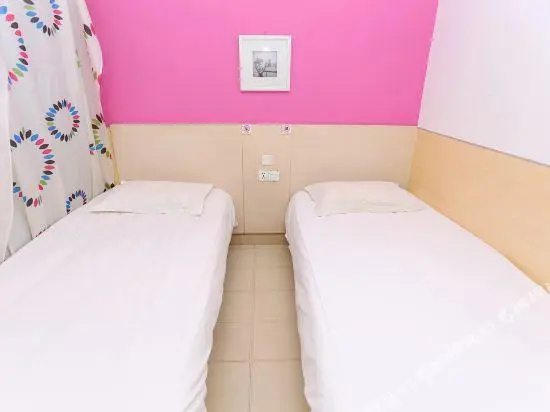 100 Chain Hotel (Tianjing West Station Hongqiao Honghuli Metro Station)