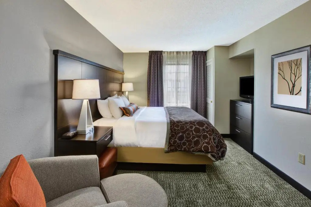 Staybridge Suites - Louisville - East by IHG - Chambres